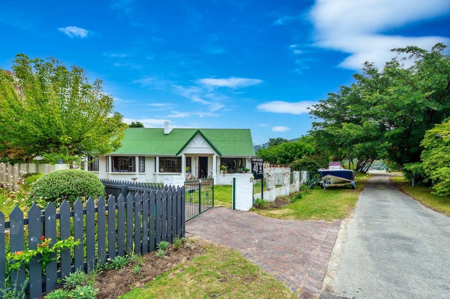 3 Bedroom Property for Sale in Leisure Isle Western Cape